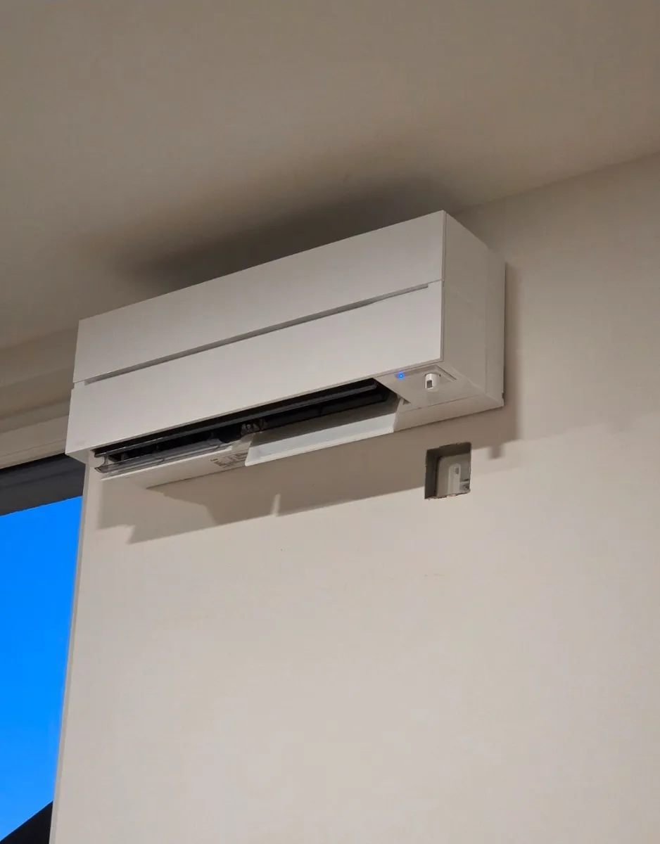 Stenska klimatska naprava po montaži